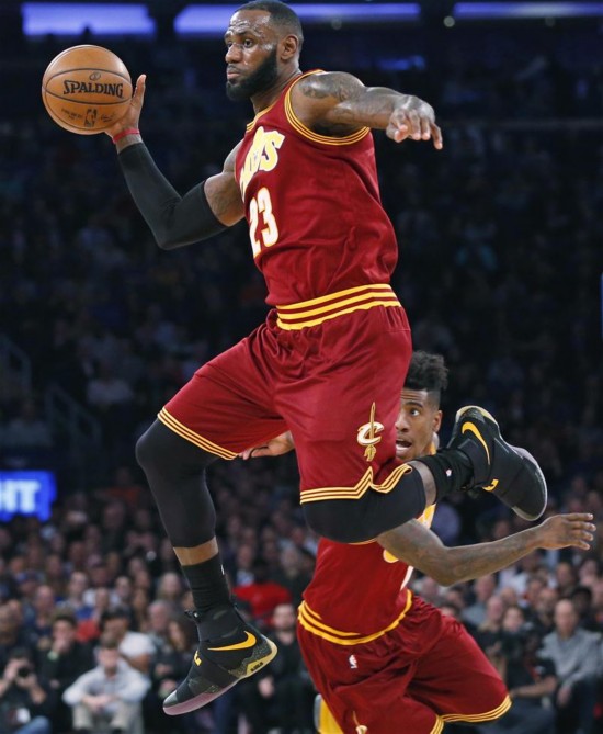  布伦森关键球尼克斯加时险胜公牛止颓势