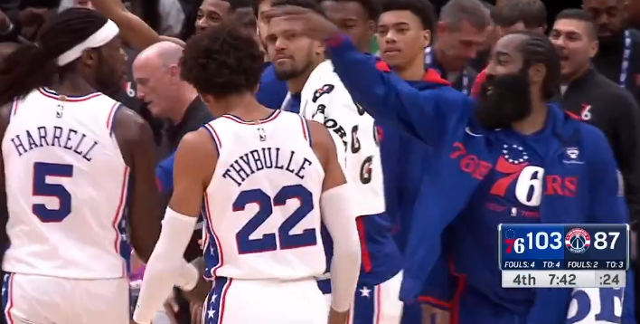  马克西替补席挺身而出，76人二阵容击败黄蜂